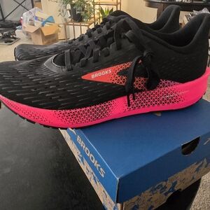 BROOKS HYPERION TEMPO SIZE 10.5 BRAND NEW
